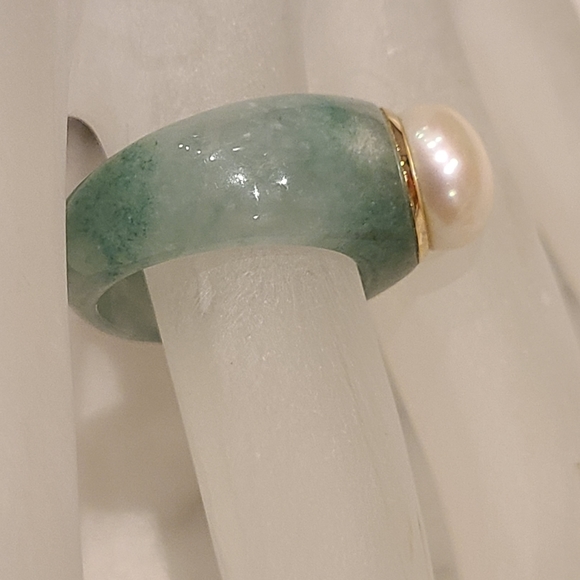 10k YG Cultured Pearl and Jade Ring - Picture 3 of 5